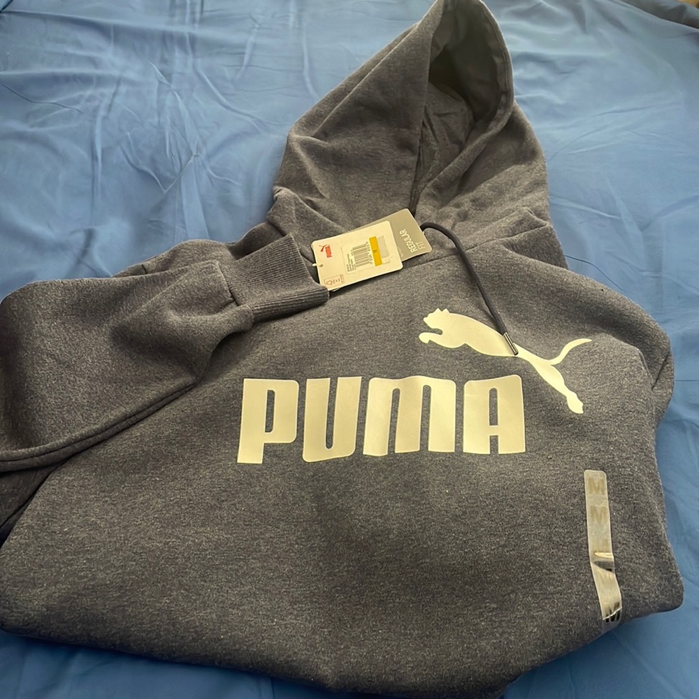 New with tags. Men’s Puma hoodie.